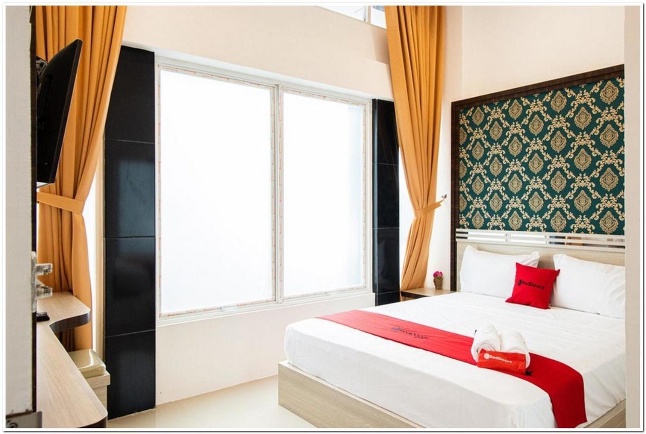 Reddoorz Plus @ Centrium Katamso Medan Exteriér fotografie