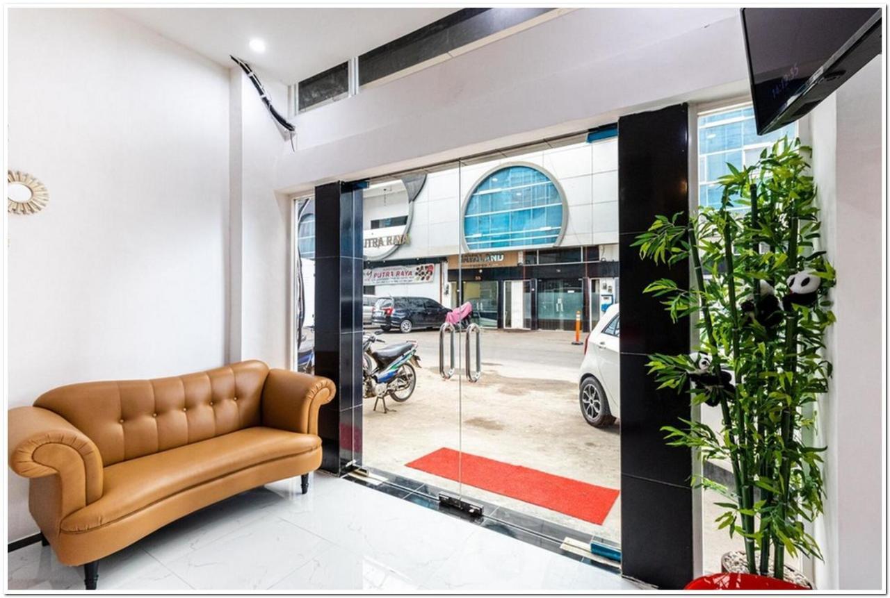 Reddoorz Plus @ Centrium Katamso Medan Exteriér fotografie